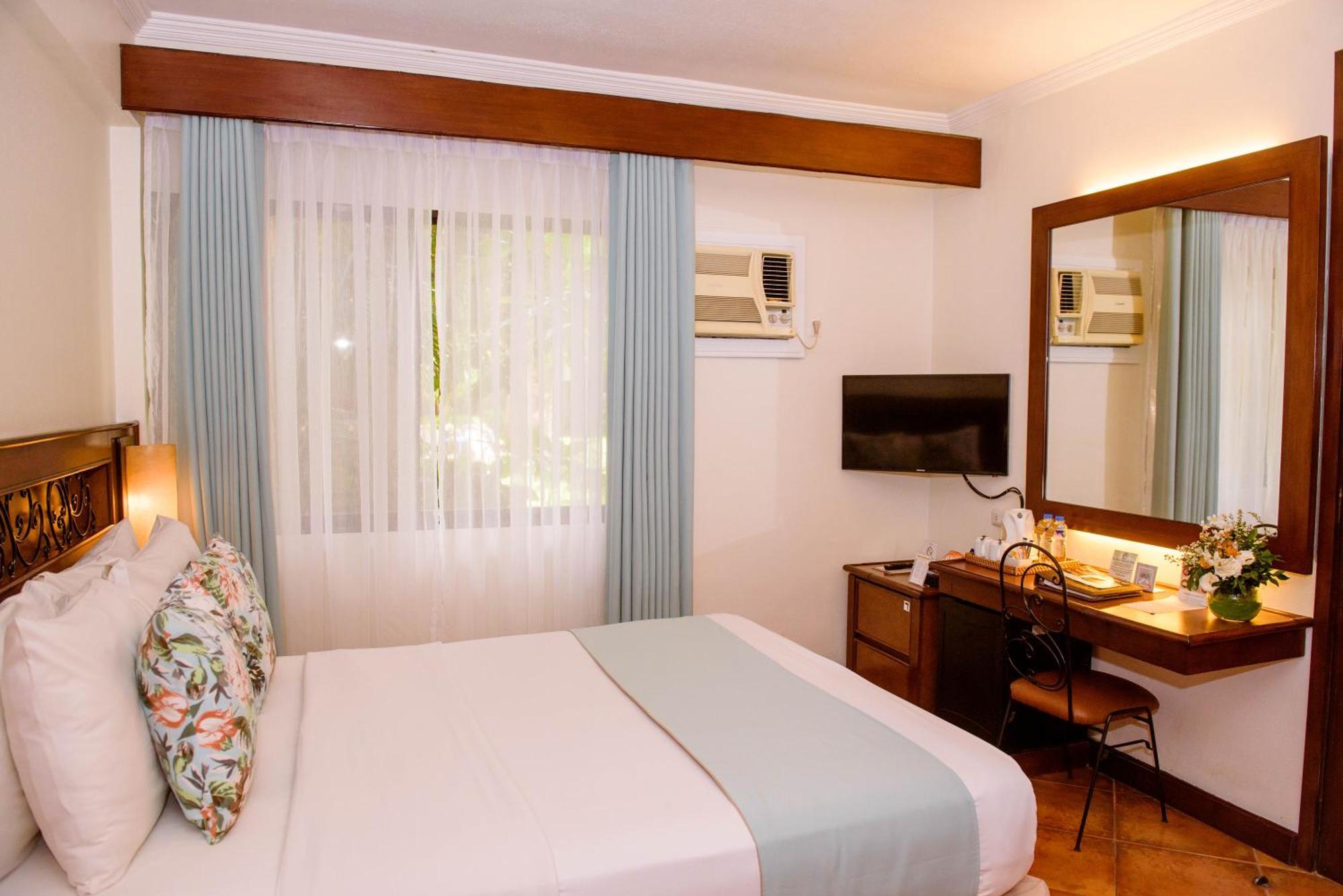 Montebello Villa Hotel Cebu Room photo