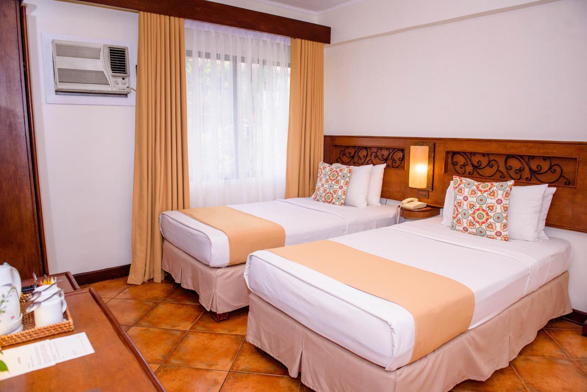 Montebello Villa Hotel Cebu Room photo