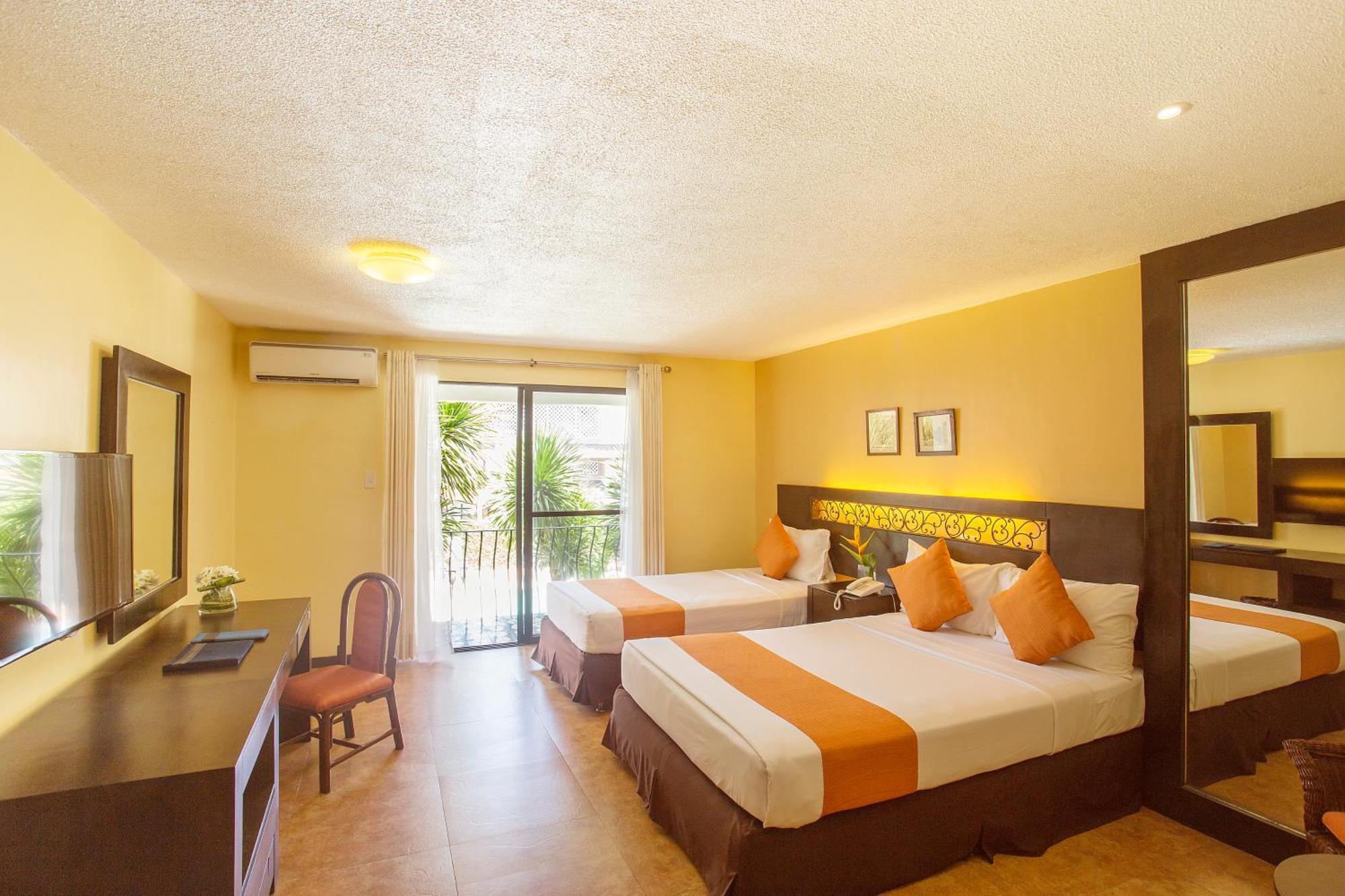 Montebello Villa Hotel Cebu Exterior photo