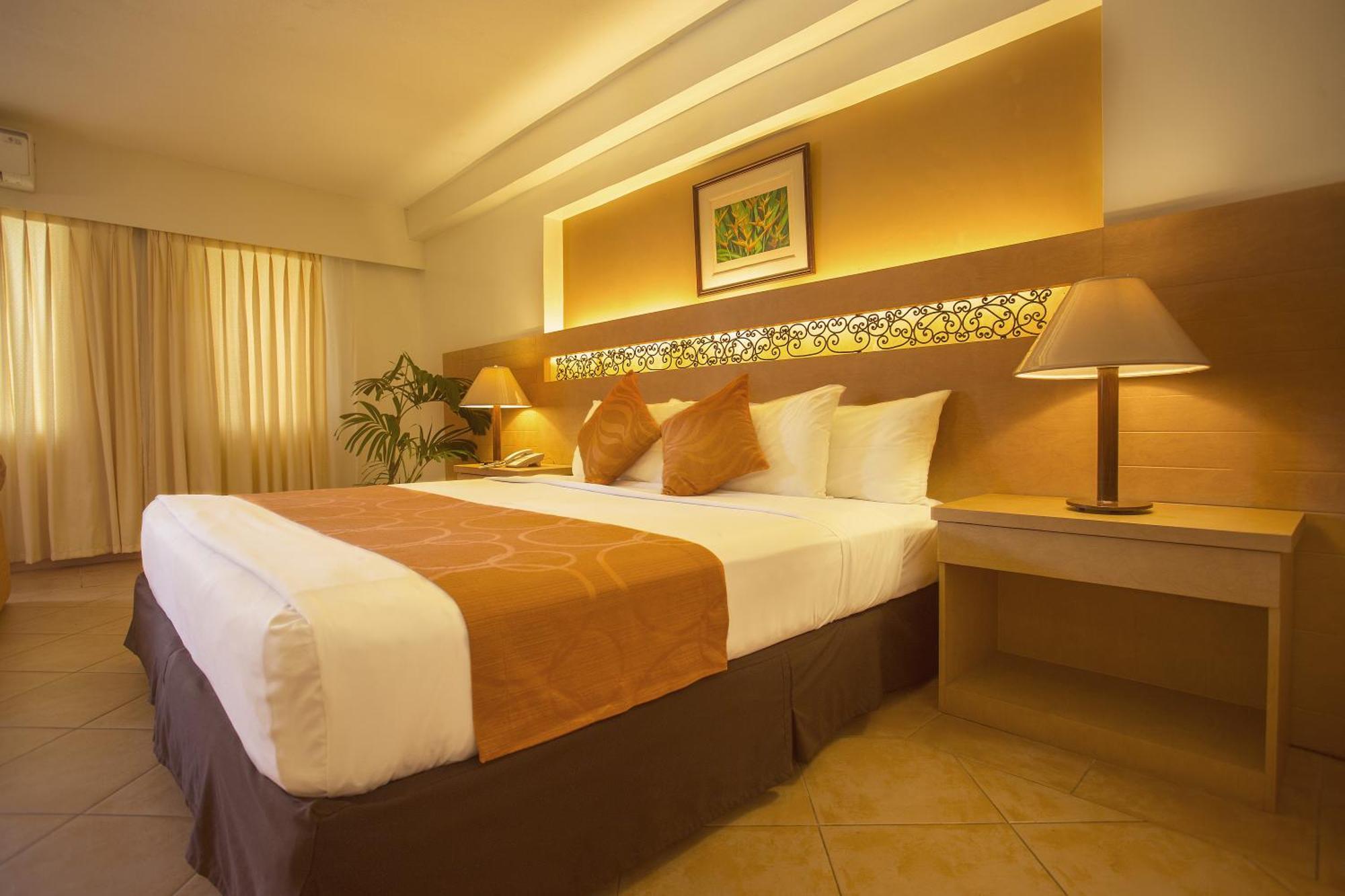 Montebello Villa Hotel Cebu Exterior photo