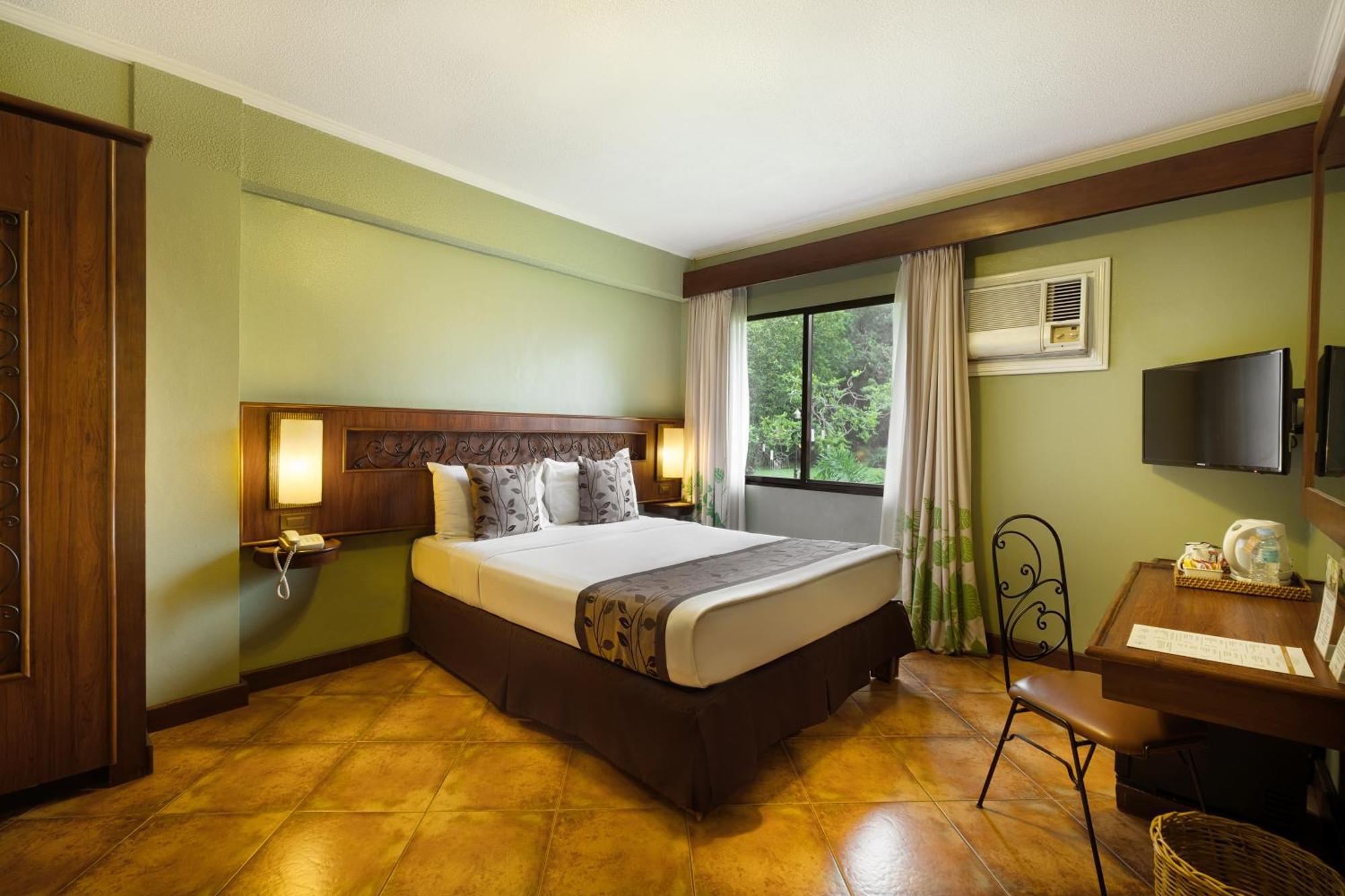Montebello Villa Hotel Cebu Exterior photo
