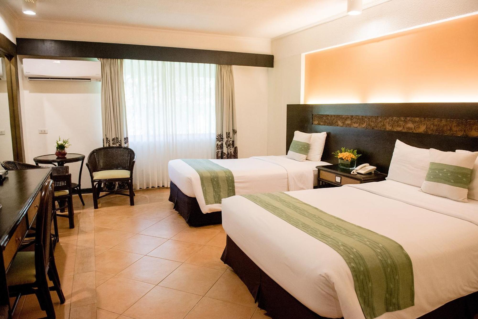 Montebello Villa Hotel Cebu Exterior photo
